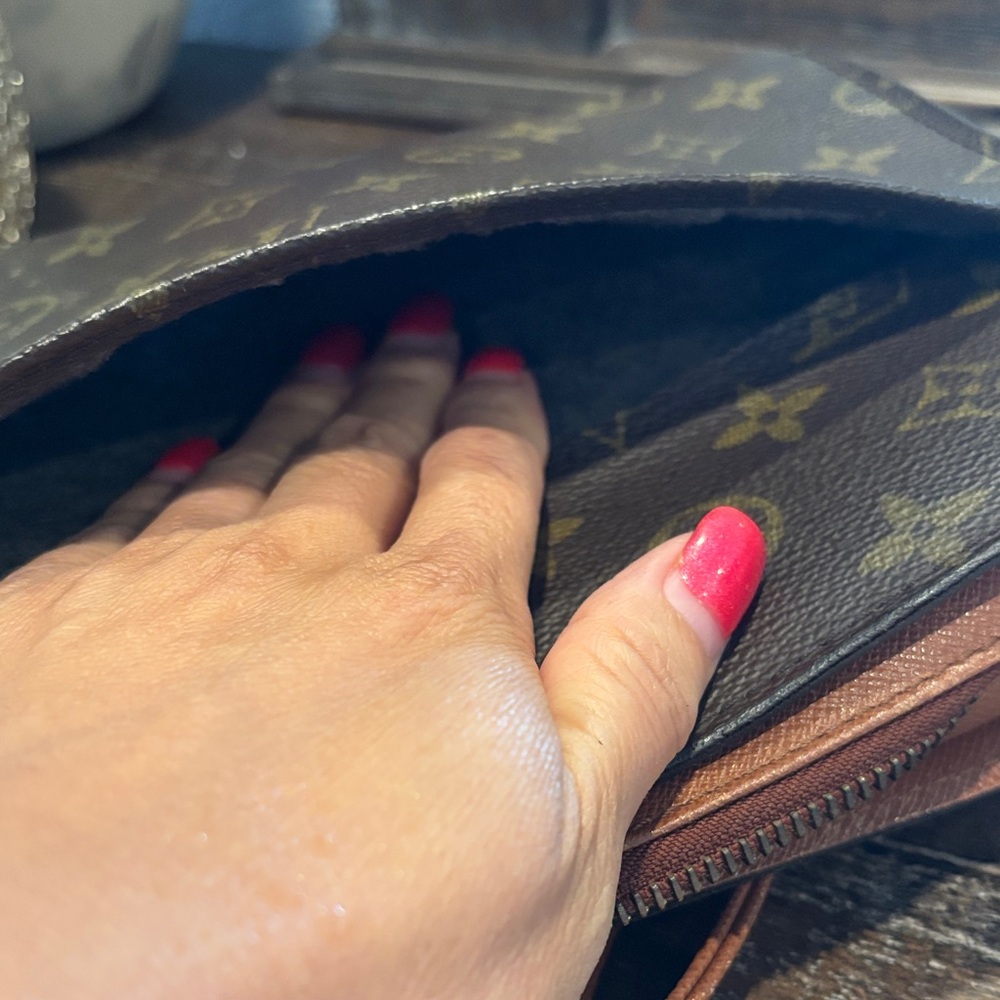Louis Vuitton Brown Monogram Clutch Vintage from 1994 - Picture 8 of 17